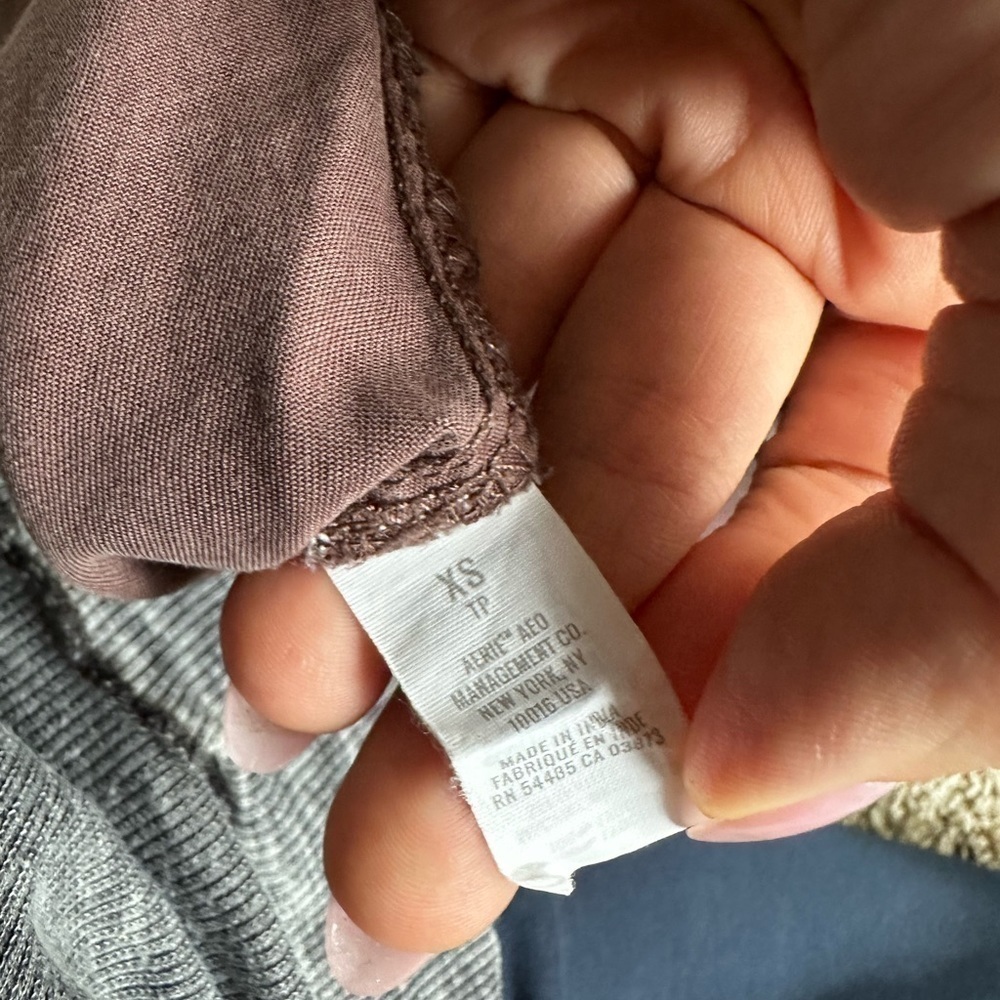 Aerie XS shorts burgundy paperbag waist pockets - Picture 4 of 4